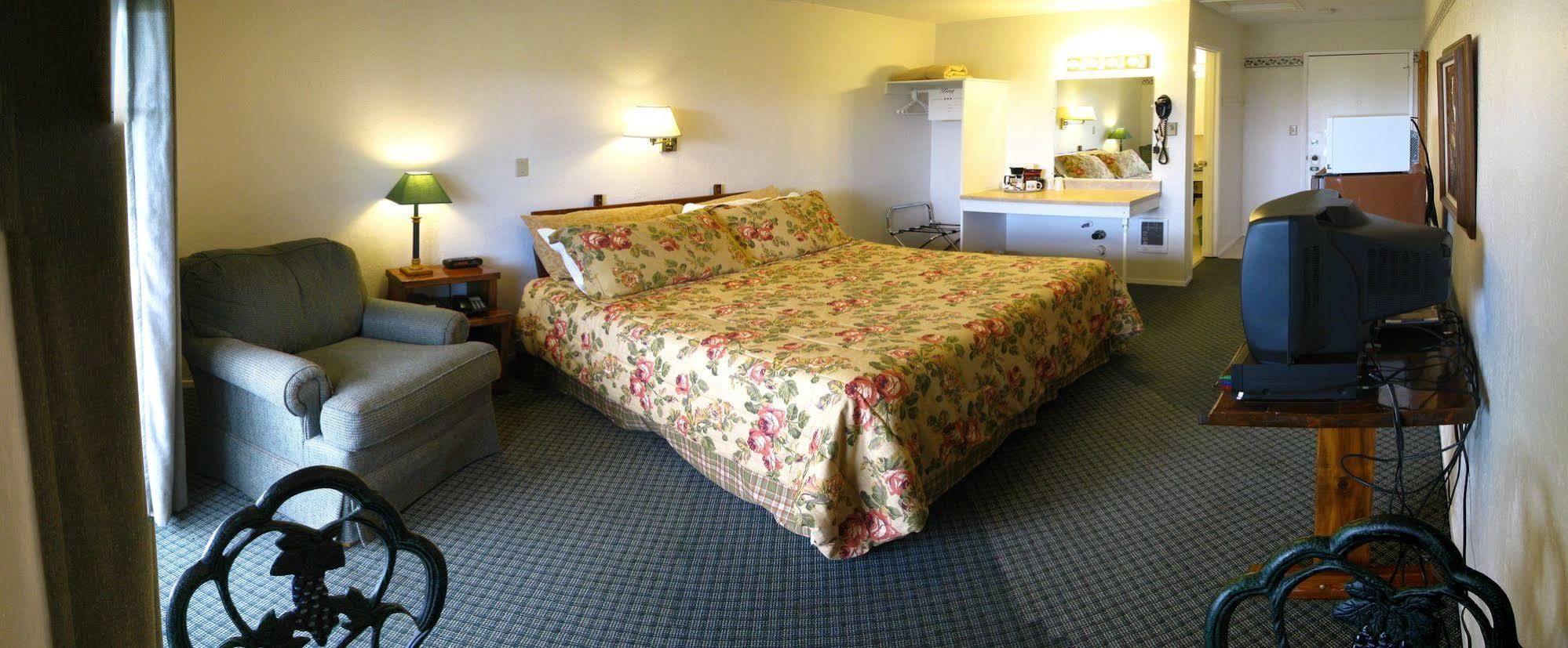 Pacific Hotel 2*
